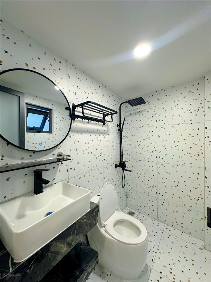 Bán nhà quận 4, 67.4m2 đất dân cư chỉnh trang, hẻm thông, nhà mới 99%, nội thất đủ, 3 phòng ngủ !