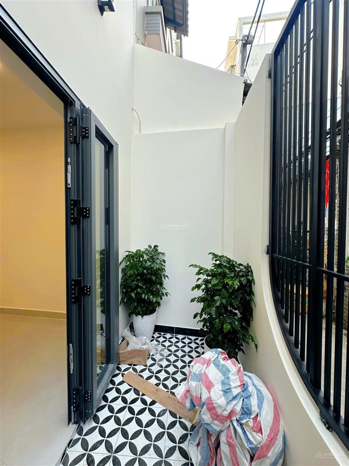 Bán nhà quận 4, 67.4m2 đất dân cư chỉnh trang, hẻm thông, nhà mới 99%, nội thất đủ, 3 phòng ngủ !