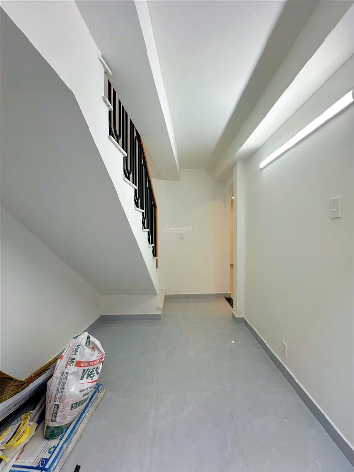 Bán nhà quận 4, 67.4m2 đất dân cư chỉnh trang, hẻm thông, nhà mới 99%, nội thất đủ, 3 phòng ngủ !