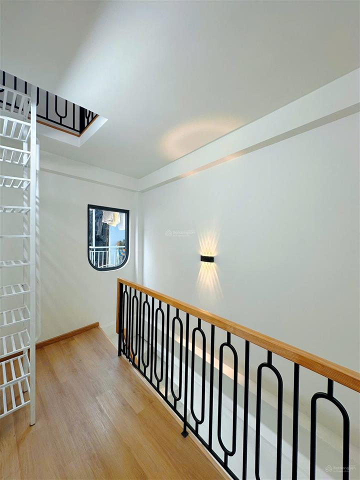 Bán nhà quận 4, 67.4m2 đất dân cư chỉnh trang, hẻm thông, nhà mới 99%, nội thất đủ, 3 phòng ngủ !