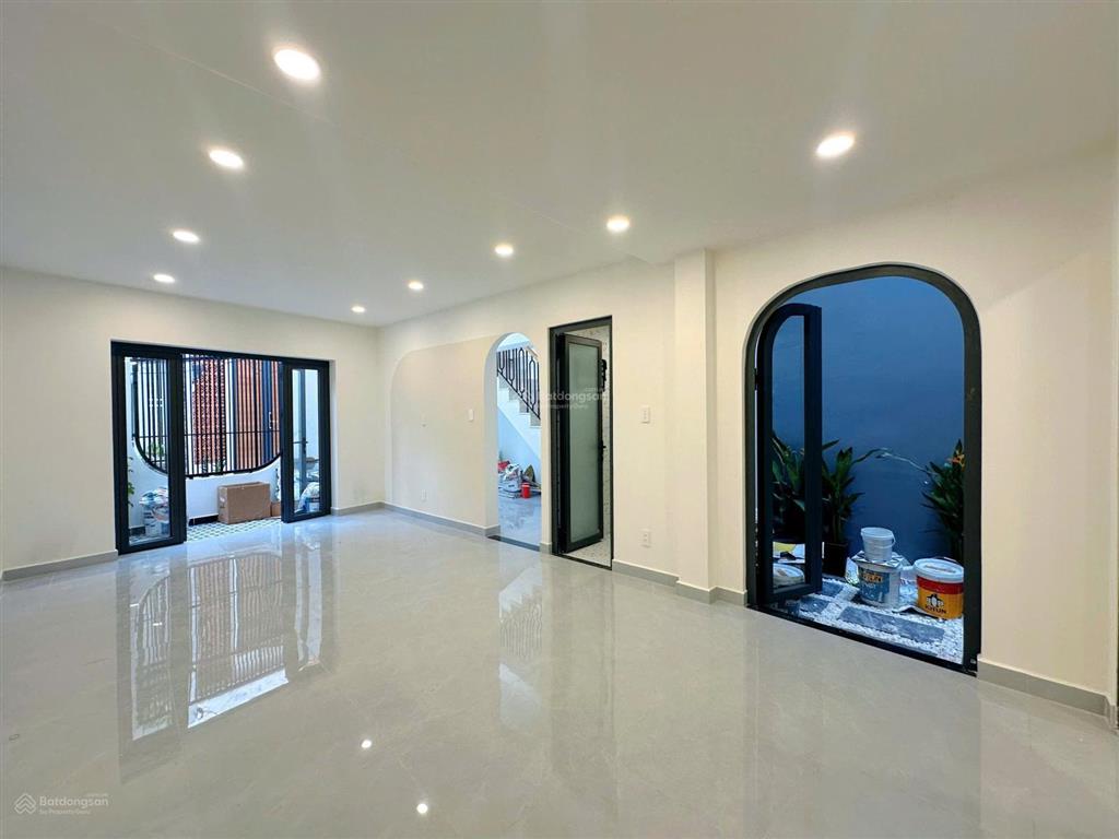 Bán nhà quận 4, 67.4m2 đất dân cư chỉnh trang, hẻm thông, nhà mới 99%, nội thất đủ, 3 phòng ngủ !