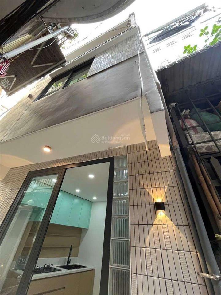 Mua bán nhà quận 4, 3 tầng, dân cư chỉnh trang, nhà mới đẹp, gần mặt tiền bến vân đồn !