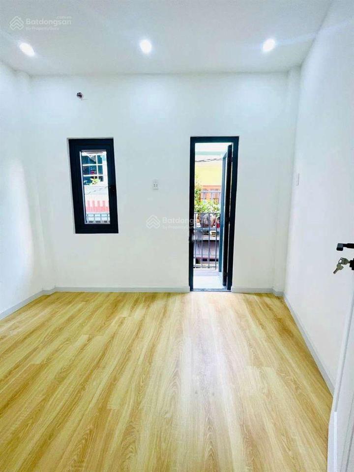 Mua bán nhà quận 4, 3 tầng, dân cư chỉnh trang, nhà mới đẹp, gần mặt tiền bến vân đồn !
