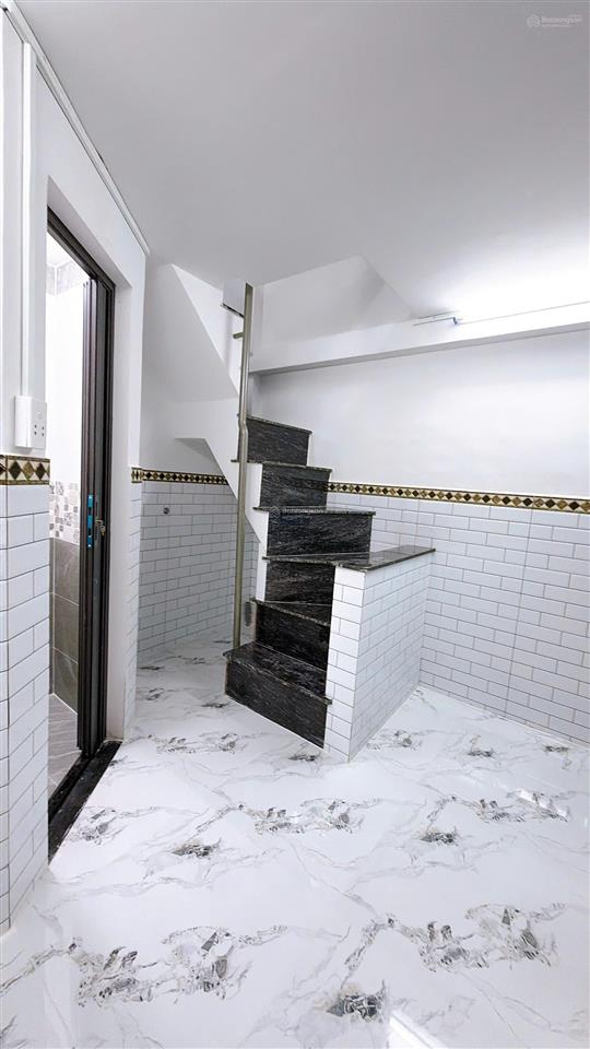 Mua bán nhà quận 4, 3 tầng, dân cư hiện hữu, ngay trung tâm quận 4, tôn đản, phường khánh hội !