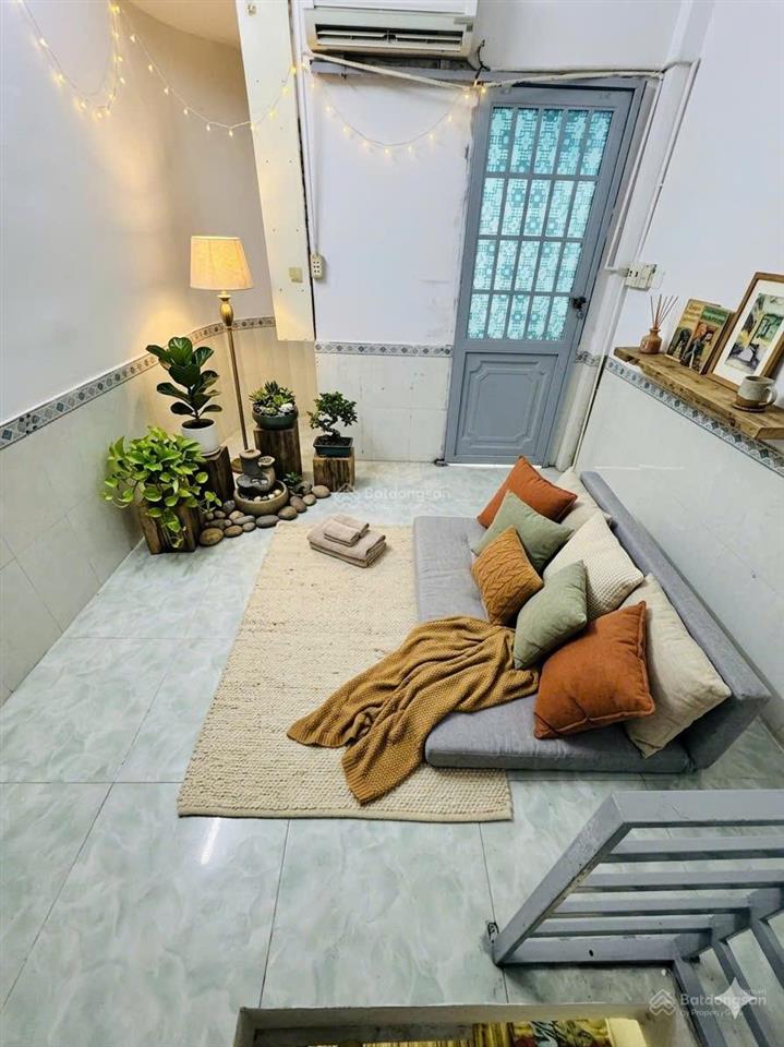 Mua bán nhà quận 4, 2 tầng hoàn công, dân cư chỉnh trang, hẻm 1/ thông vĩnh khánh !