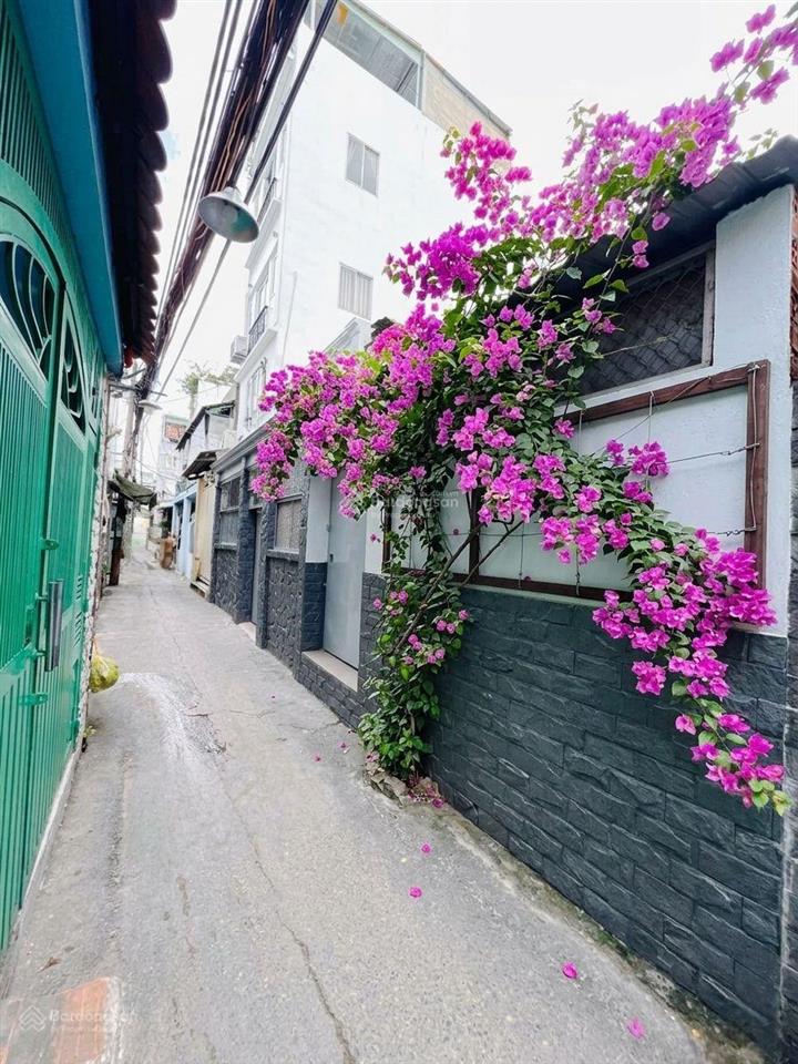 Mua bán nhà quận 4, 60m2 đất, đất dân cư, hẻm thông chợ 200, phường xóm chiếu !