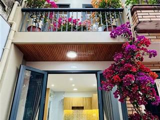 Mua bán nhà quận 4, 30m2 đất, nhà mới đẹp vào ở ngay, đường đoàn văn bơ, p xóm chiếu !