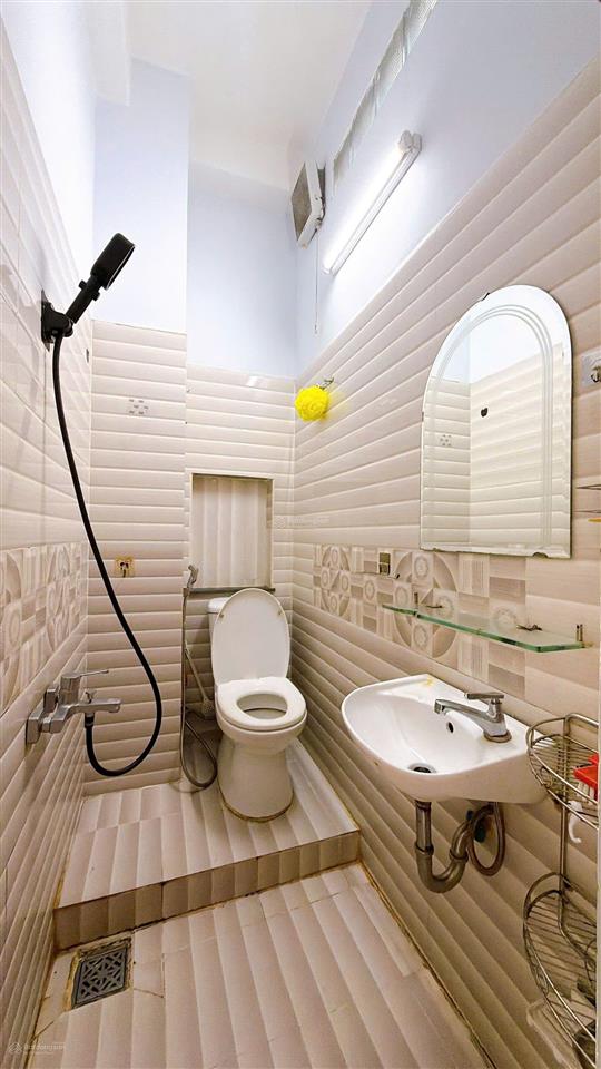 Mua bán nhà quận 4, đường số xe hơi, 5 tầng hoàn công, sát q1 thông vĩnh hội.