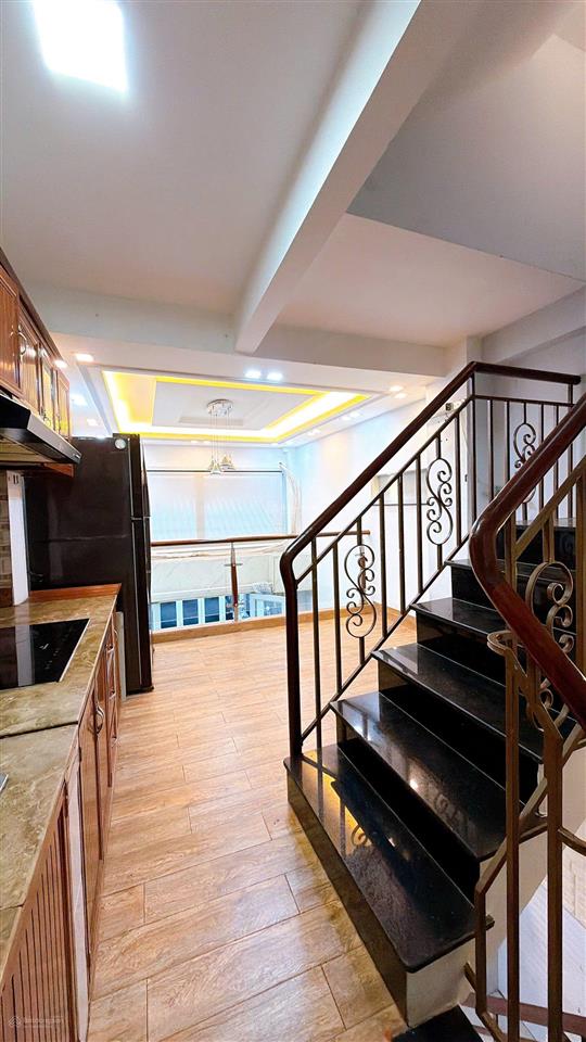 Mua bán nhà quận 4, đường số xe hơi, 5 tầng hoàn công, sát q1 thông vĩnh hội.