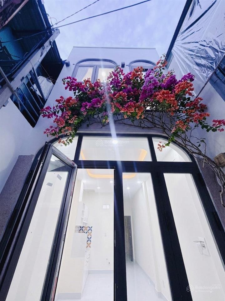 Mua bán nhà quận 4, dân cư hiện hữu, 33m2 đất, 2 tầng, nhà mới, đường tôn đản thông vĩnh hội !