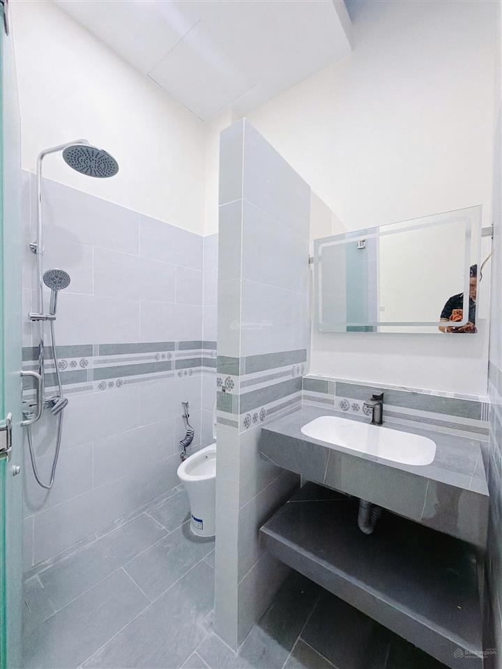 Mua bán nhà quận 4, dân cư hiện hữu, 33m2 đất, 2 tầng, nhà mới, đường tôn đản thông vĩnh hội !