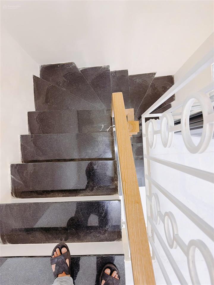 Mua bán nhà quận 4, dân cư hiện hữu, 33m2 đất, 2 tầng, nhà mới, đường tôn đản thông vĩnh hội !