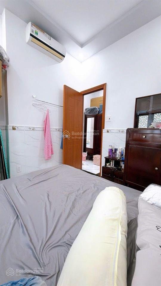 Mua bán nhà quận 4, 2 tầng, căn góc, đường số xe hơi, phường khánh hội !