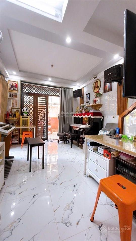 Mua bán nhà quận 4, 2 tầng, căn góc, đường số xe hơi, phường khánh hội !