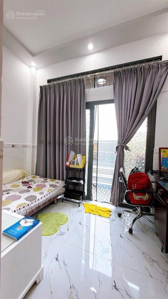 Mua bán nhà quận 4, 2 tầng, căn góc, đường số xe hơi, phường khánh hội !