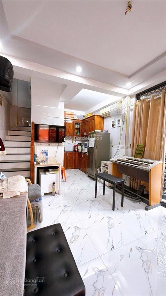 Mua bán nhà quận 4, 2 tầng, căn góc, đường số xe hơi, phường khánh hội !