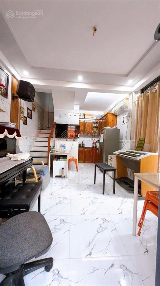 Mua bán nhà quận 4, 2 tầng, căn góc, đường số xe hơi, phường khánh hội !
