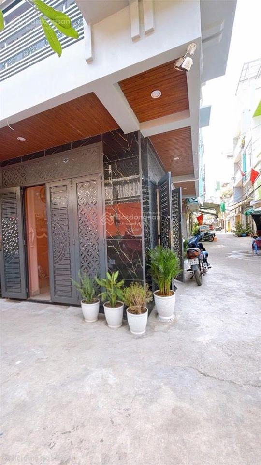 Mua bán nhà quận 4, 2 tầng, căn góc, đường số xe hơi, phường khánh hội !