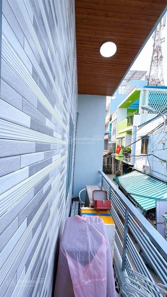 Mua bán nhà quận 4, 2 tầng, căn góc, đường số xe hơi, phường khánh hội !