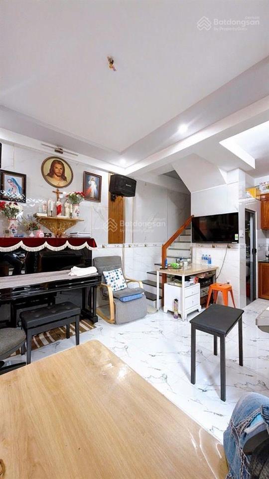 Mua bán nhà quận 4, 2 tầng, căn góc, đường số xe hơi, phường khánh hội !