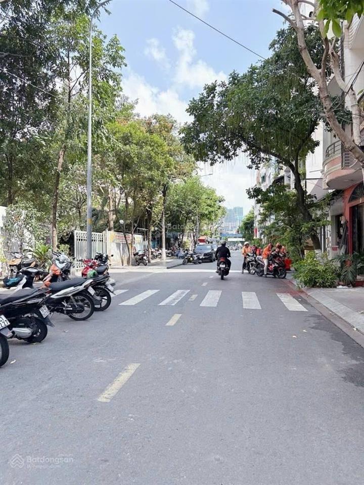 Mua bán nhà quận 4, 3 tầng, view góc 3 mặt tiền, đường số xe hơi, ngay tân vĩnh !