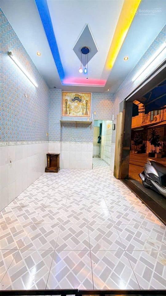 Mua bán nhà quận 4, 3 tầng, view góc 3 mặt tiền, đường số xe hơi, ngay tân vĩnh !