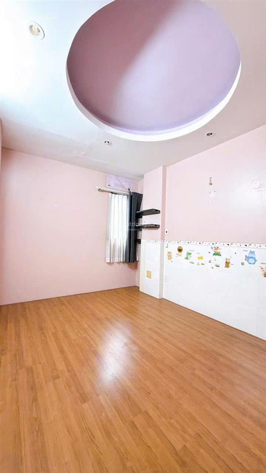 Mua bán nhà quận 4, 4 tầng hoàn công, dân cư hiện hữu, không lo giải tỏa, đường tôn đản!