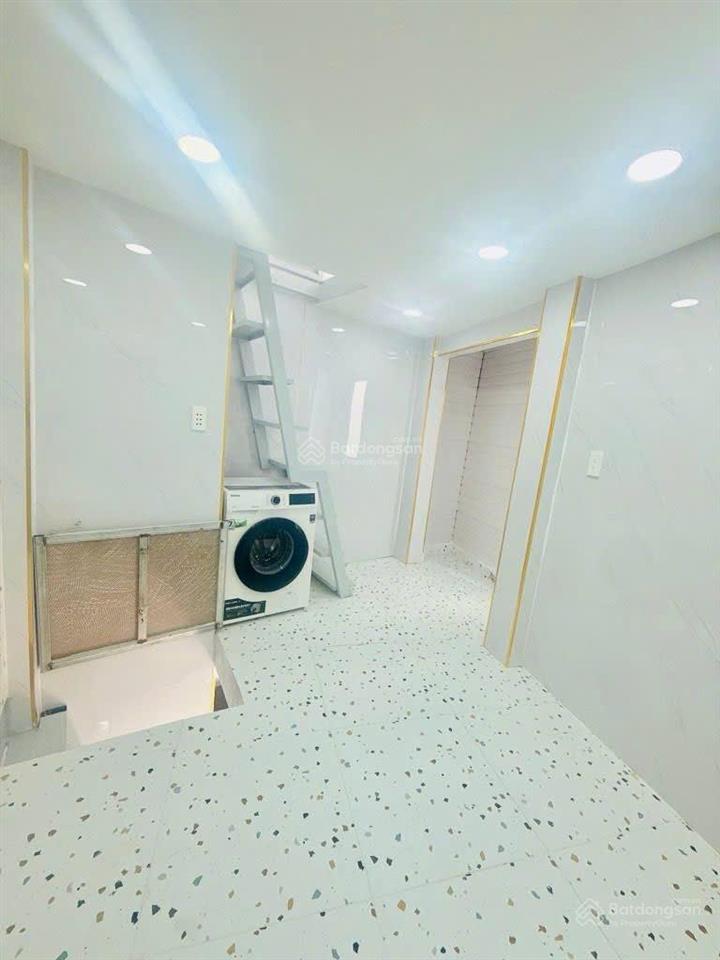 Mua bán nhà quận 4, 3 tầng hoàn công, góc 2 mặt hẻm thông bến vân đồn thông khánh hội !