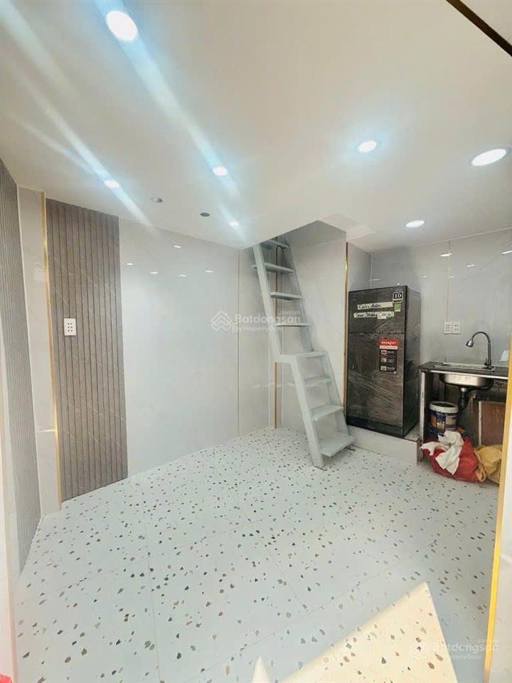Mua bán nhà quận 4, 3 tầng hoàn công, góc 2 mặt hẻm thông bến vân đồn thông khánh hội !