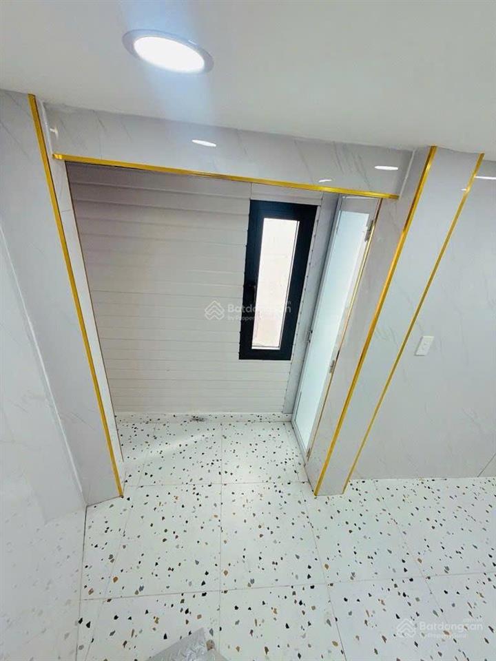 Mua bán nhà quận 4, 3 tầng hoàn công, góc 2 mặt hẻm thông bến vân đồn thông khánh hội !