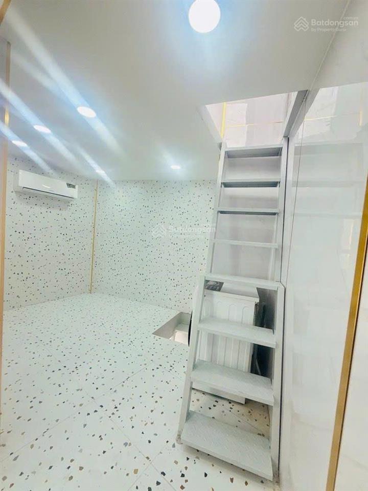 Mua bán nhà quận 4, 3 tầng hoàn công, góc 2 mặt hẻm thông bến vân đồn thông khánh hội !