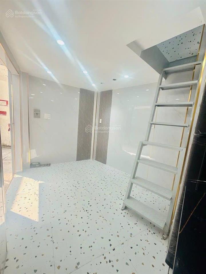 Mua bán nhà quận 4, 3 tầng hoàn công, góc 2 mặt hẻm thông bến vân đồn thông khánh hội !