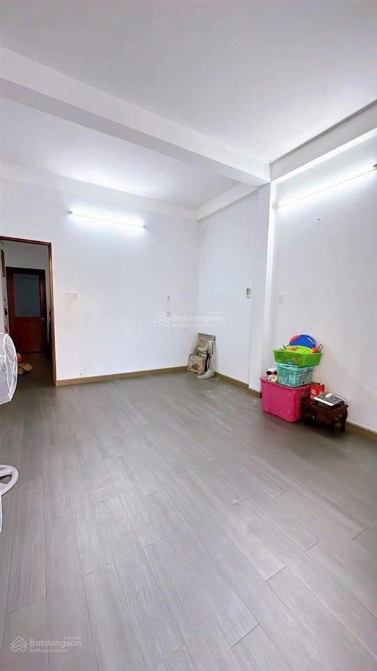 Mua bán nhà quận 4, 84m² đất, 3 tầng btct hoàn công đủ, hẻm 5m thông chợ 200 vs đoàn văn bơ !