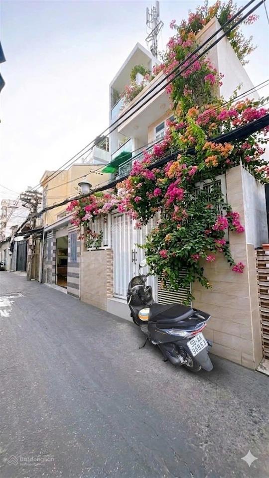 Mua bán nhà quận 4, 84m² đất, 3 tầng btct hoàn công đủ, hẻm 5m thông chợ 200 vs đoàn văn bơ !