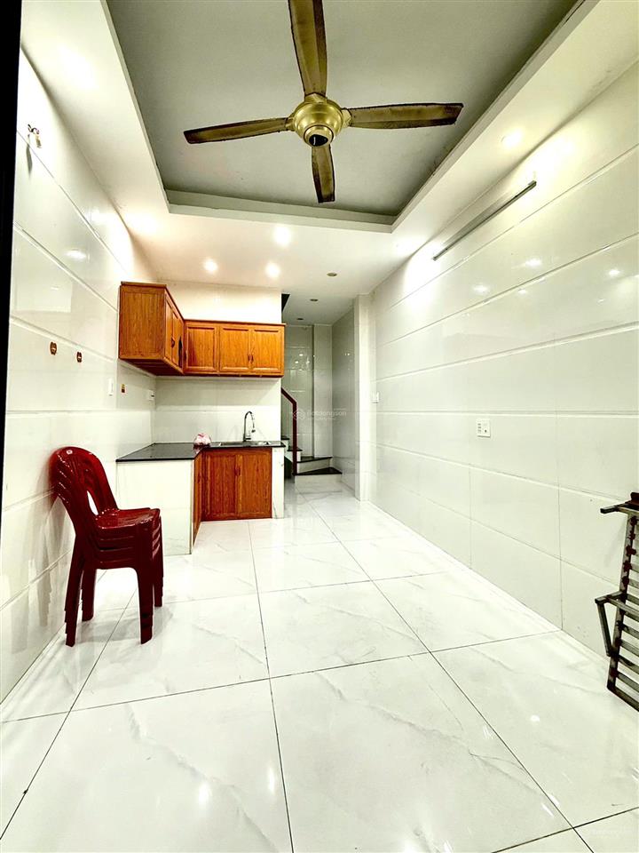 Mua bán nhà quận 4, 4 tầng, khu 20 thước, giáp quận 1, hẻm 4m thông ẩm thực vĩnh khánh!