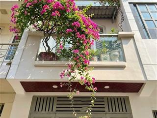 Mua bán nhà quận 4, 4 tầng, khu 20 thước, giáp quận 1, hẻm 4m thông ẩm thực vĩnh khánh!