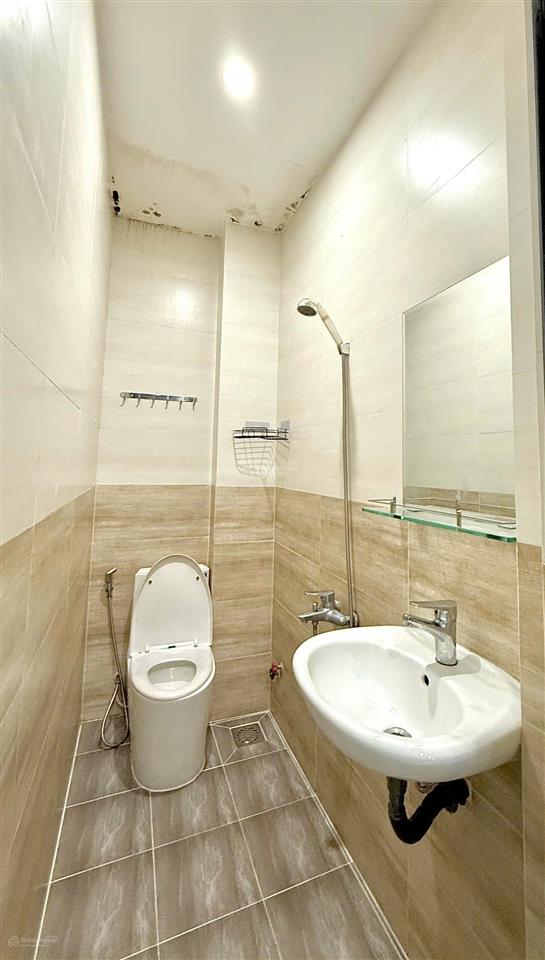 Mua bán nhà quận 4, 4 tầng, khu 20 thước, giáp quận 1, hẻm 4m thông ẩm thực vĩnh khánh!