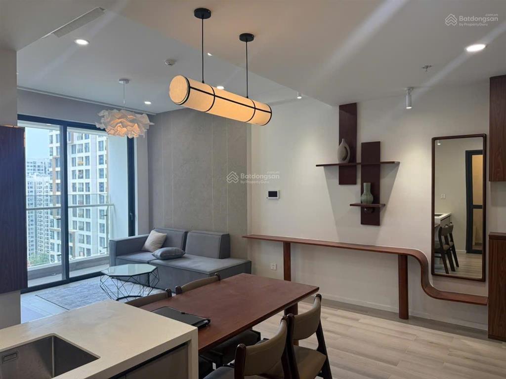 Bán gấp căn góc 2 phòng ngủ vị trí tòa c kế vincom megamall tặng full nội thất masteri centre point