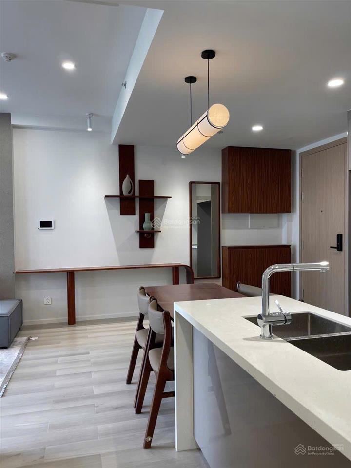 Bán gấp căn góc 2 phòng ngủ vị trí tòa c kế vincom megamall tặng full nội thất masteri centre point
