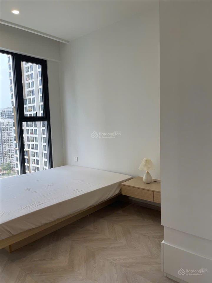 Bán gấp căn góc 2 phòng ngủ vị trí tòa c kế vincom megamall tặng full nội thất masteri centre point