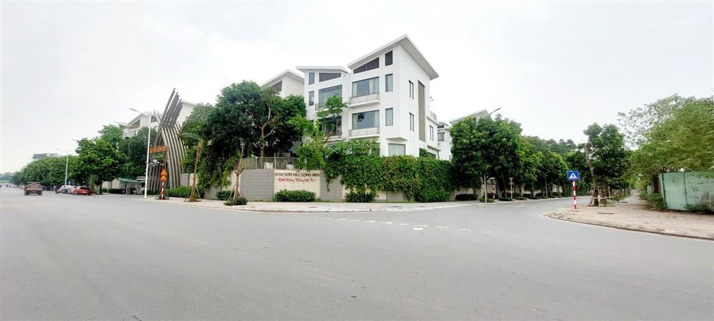 Đất mặt phố gia thượng, đường 30m, view công viên, vỉa hè, vị trí có 1 0 2 khu tđc ngọc thụy