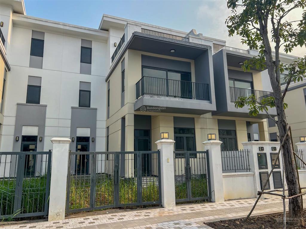 Nhà phố 8x20m trực diện công viên the suite sắp ra sổ chỉ 9,2 tỷ đã vat nhà sẵn 0916 669 ***