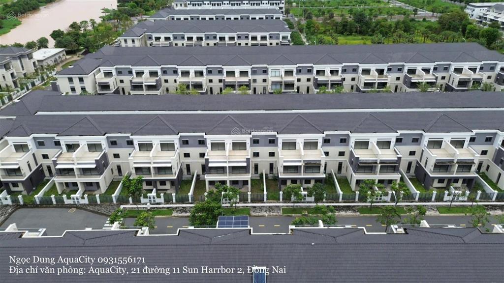 Nhà phố 8x20m trực diện công viên the suite sắp ra sổ chỉ 9,2 tỷ đã vat nhà sẵn 0916 669 ***