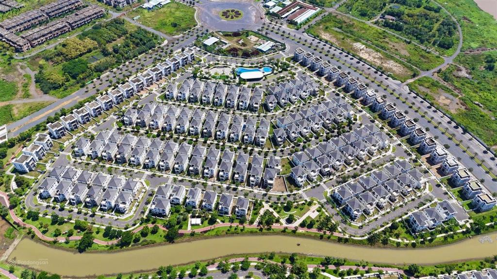 Bán nhanh bt đơn lập 300m2 grandvillas khu compound đang làm sổ chỉ 16, x tỷ bao hết 0916 669 ***