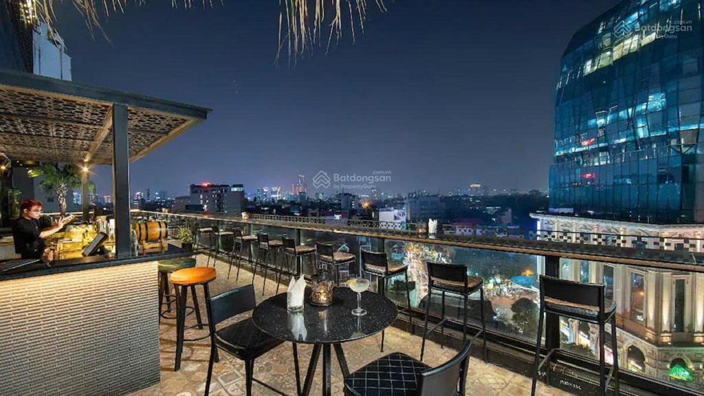 Cần bán gấp tòa nhà 10 tầng  biểu tượng hồ trúc bạch  ba đình 260m2 giá chào 158 tỷ