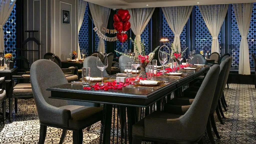 Cần bán gấp tòa nhà 10 tầng  biểu tượng hồ trúc bạch  ba đình 260m2 giá chào 158 tỷ