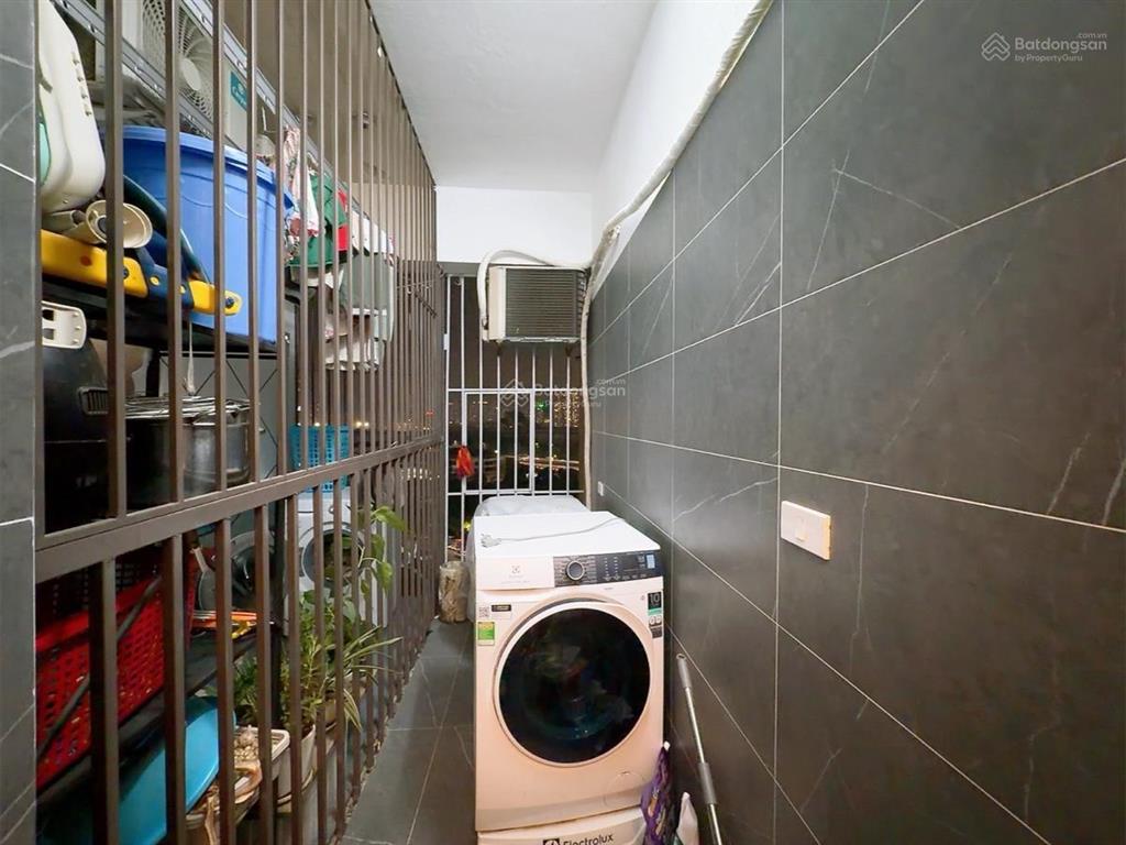 Bán chcc 60m trung tâm cầu giấy 2pn lô góc sổ đỏ giá 4 tỷ có thương lượng