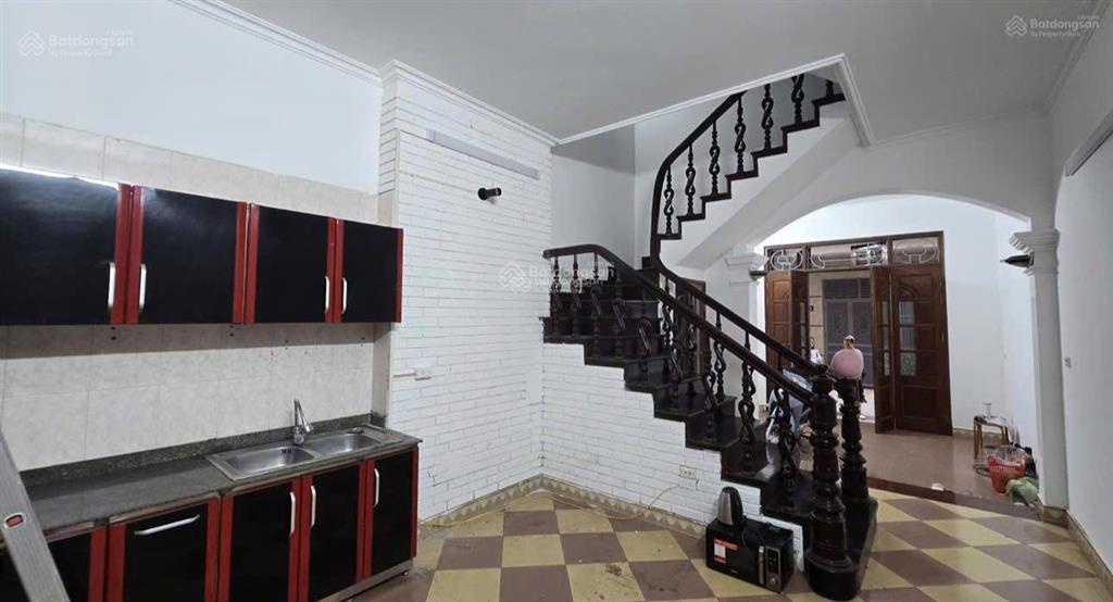 Cho thuê nhà 4 tầng xuân la, tây hồ ô tô vào tận cửa 16tr/tháng