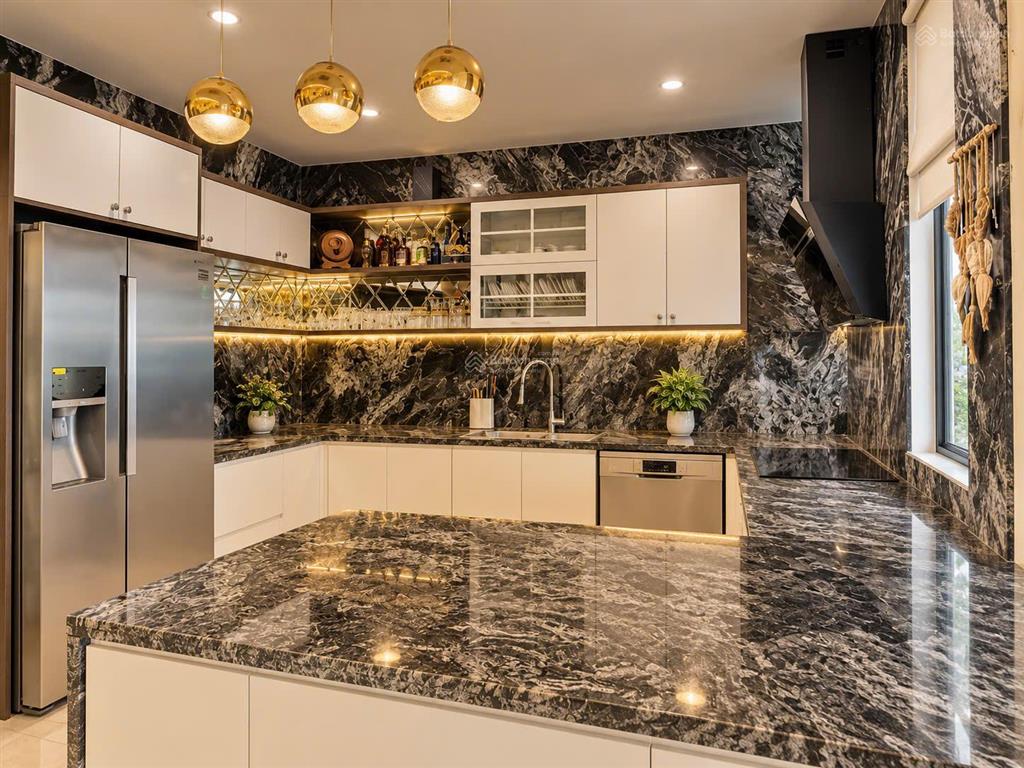 Cần bán nhà phố nguyễn khánh toàn126m2 8 tầng lô góc 2 mặt ngõview công viênkinh doanh65 tỷ