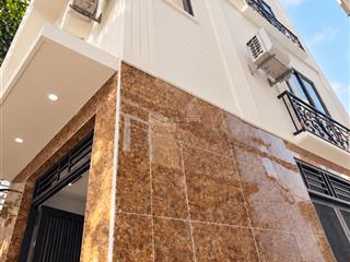 Bán tòa căn hộ dịch vụ võ chí công, 120m2, 8 tầng + tum, 28 phòng, dòng tiền 150tr/tháng. giá 27 tỷ